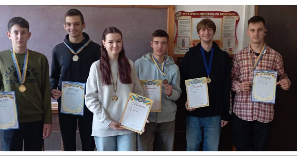 В коледжі продовжує працювати гурток з шахів та шашок