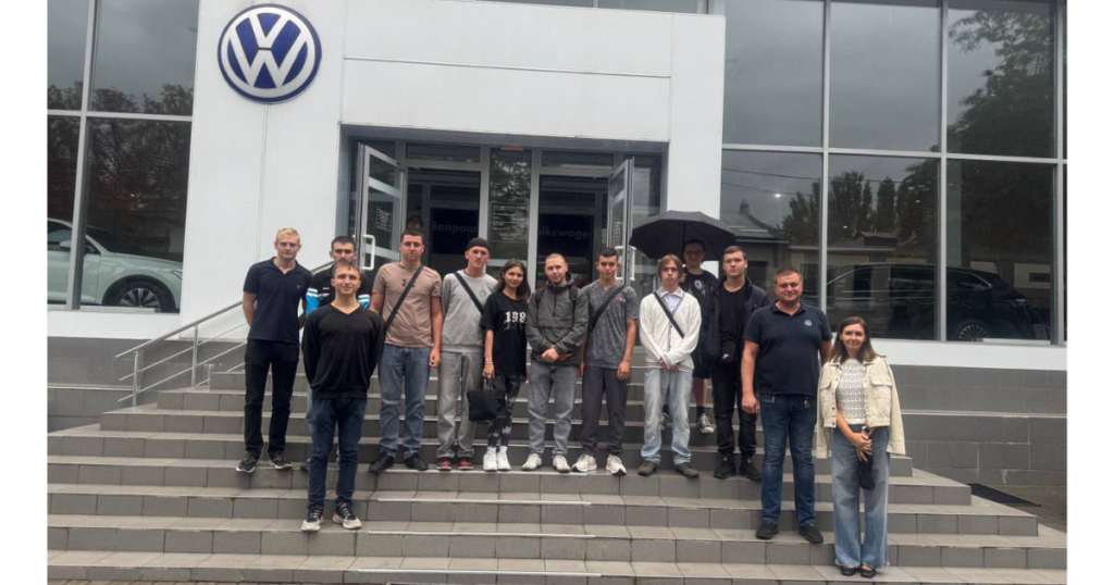 Традиційна екскурсія до автоцентру «Автомобільній дім Volkswagen»: ознайомлення з базою практики