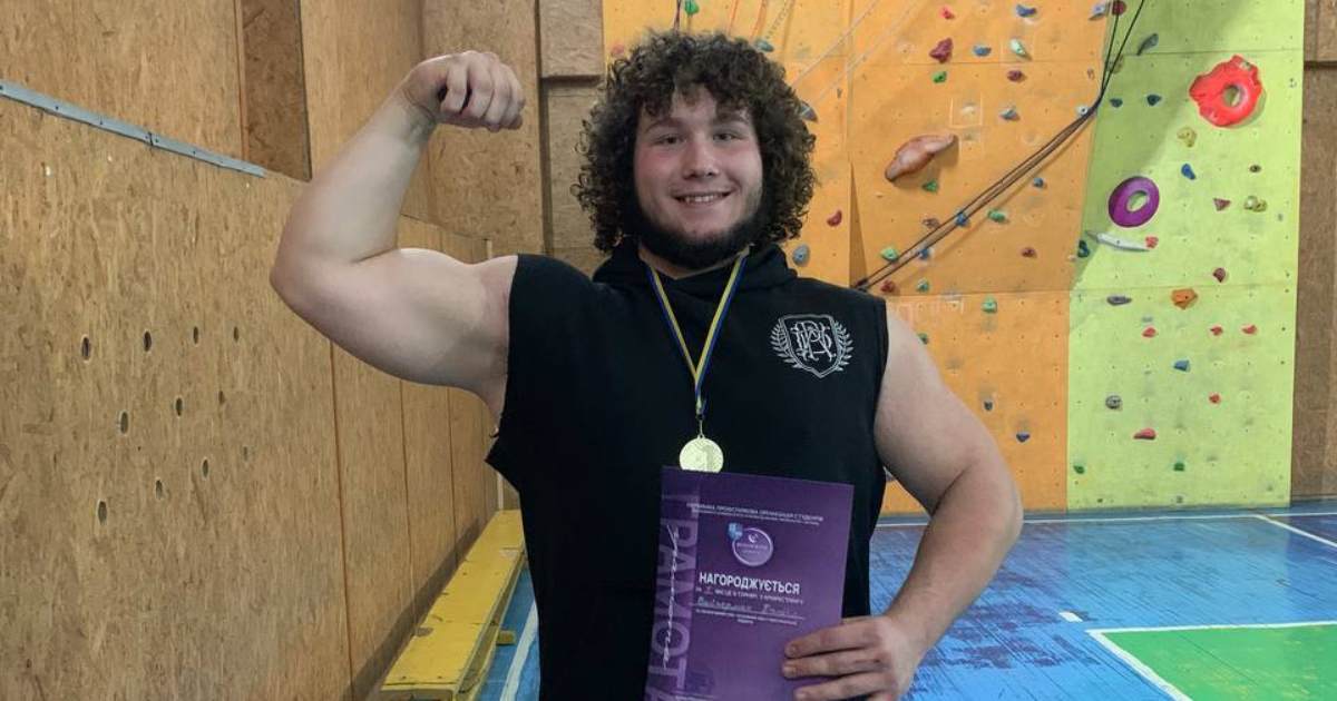 Перемога в турнірі з армреслінгу